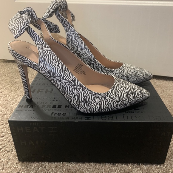 BCBGeneration women's zebra print slink back heels - Picture 2 of 2